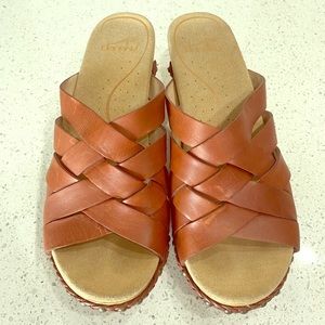 Dansko Sz 38 7.5-8 Brown Leather Slip On Sandals